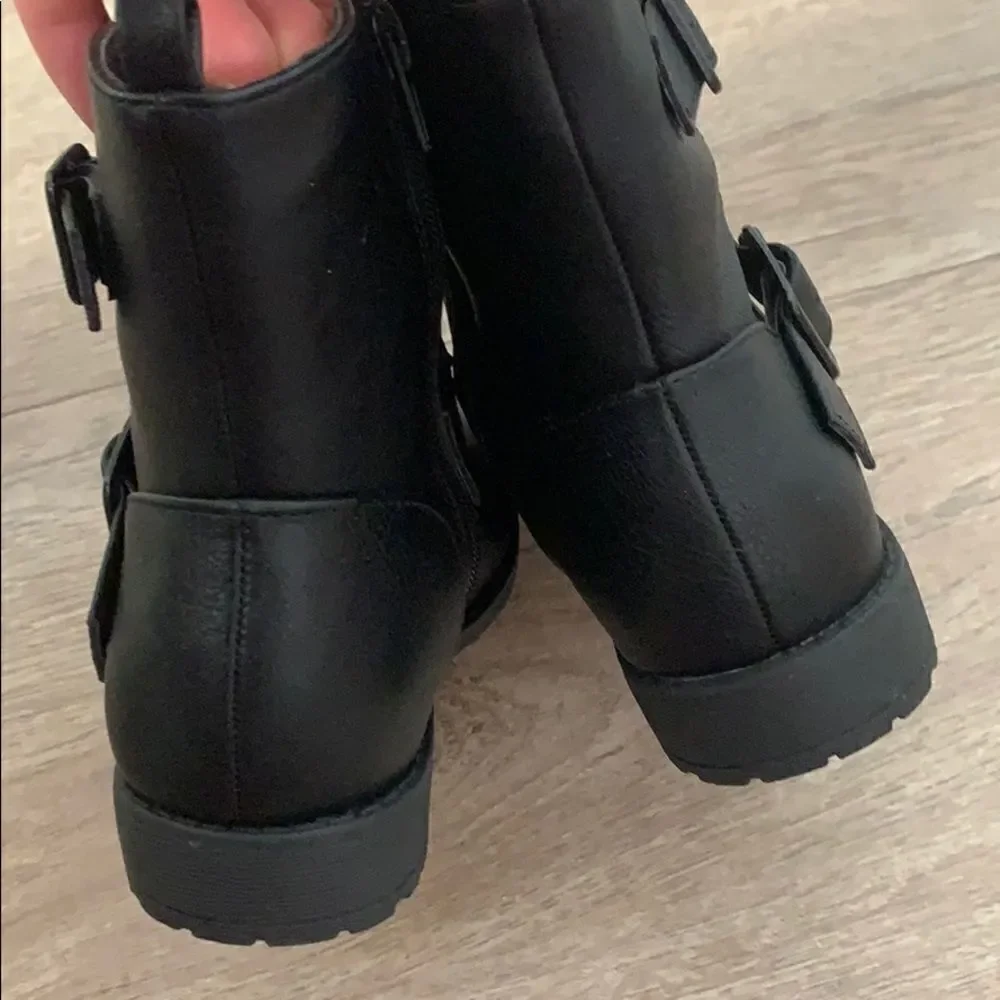 🎉last deal🎉Black studded boots